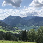 Wunderschöne Aussicht auf die Berge und Schliersee