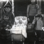 1948 - Brigittes 1. Geburtstag mit Nachbarin Marga - Verwandte und Freunde