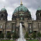 Berliner Dom mit Springbrunnen - 2013