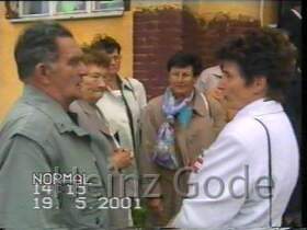 Klassentreffen 2001 Zentralschule Lehnin - Sportlehrer Fritz Schade, dahinter Alice Keltz, Marianne Franke mit Seidentuch, rechts vorne Marika Dalichow, Dietrich