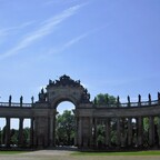 Triumphtor mit Kolonnadenbogen am Neuen Palais