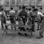 Feuerwehr Königstädten - Grundlehrgang Kassel 1958 - Schlauch rollen