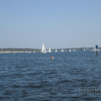 Blick von der Kladower Promenade auf die Havel und Strandbad Wannsee