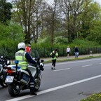 Polizei und die letzten Marathonläufer