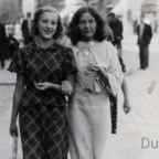 Juli in Kalisz - Jadwiga Wloch mit Schwester od. Freundin 1938