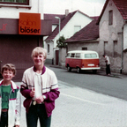 René und Markus W. - Löwenapotheke - Bahnhofstraße - Nauheim - 1981