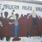 East Side Gallery - Berlin - Graffitis - Viele Mauern abzubauen