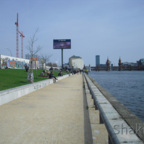 East Side Gallery - Berlin - Graffitis - Mauerreste am Ufer der Spree