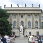 Berlin - Humboldt Universität mit Flohmarkt