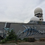 Berlin - Teufelsberg - Field Station - Überdimensionales Graffiti und 3 Radoms