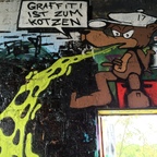 Berlin - Teufelsberg - Graffiti ist zum Kotzen - Graffiti is for puking
