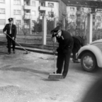 Feuerwehr Königstädten - Hof fegen nach Feuerwehrfest 1970