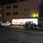 Wildschwein verirrt sich in der Bäckerei Völker in Rüsselsheim-Königstädten
